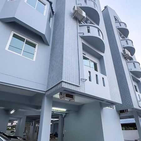 Апартаменты Baan Khun Pra Duplex Rm3 Бангкок Экстерьер фото